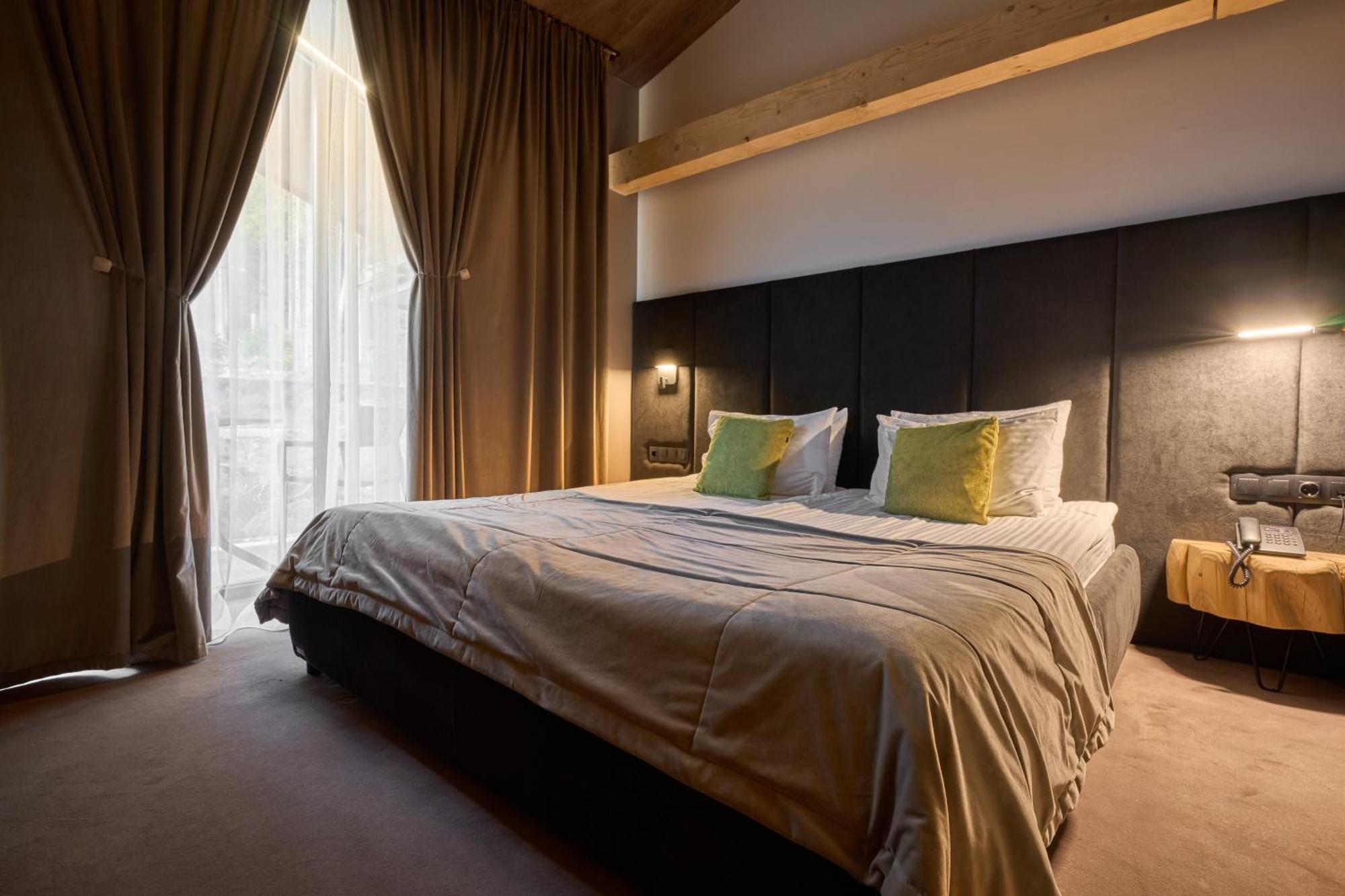 Twins Hotel & Spa บูโคเวล ภายนอก รูปภาพ