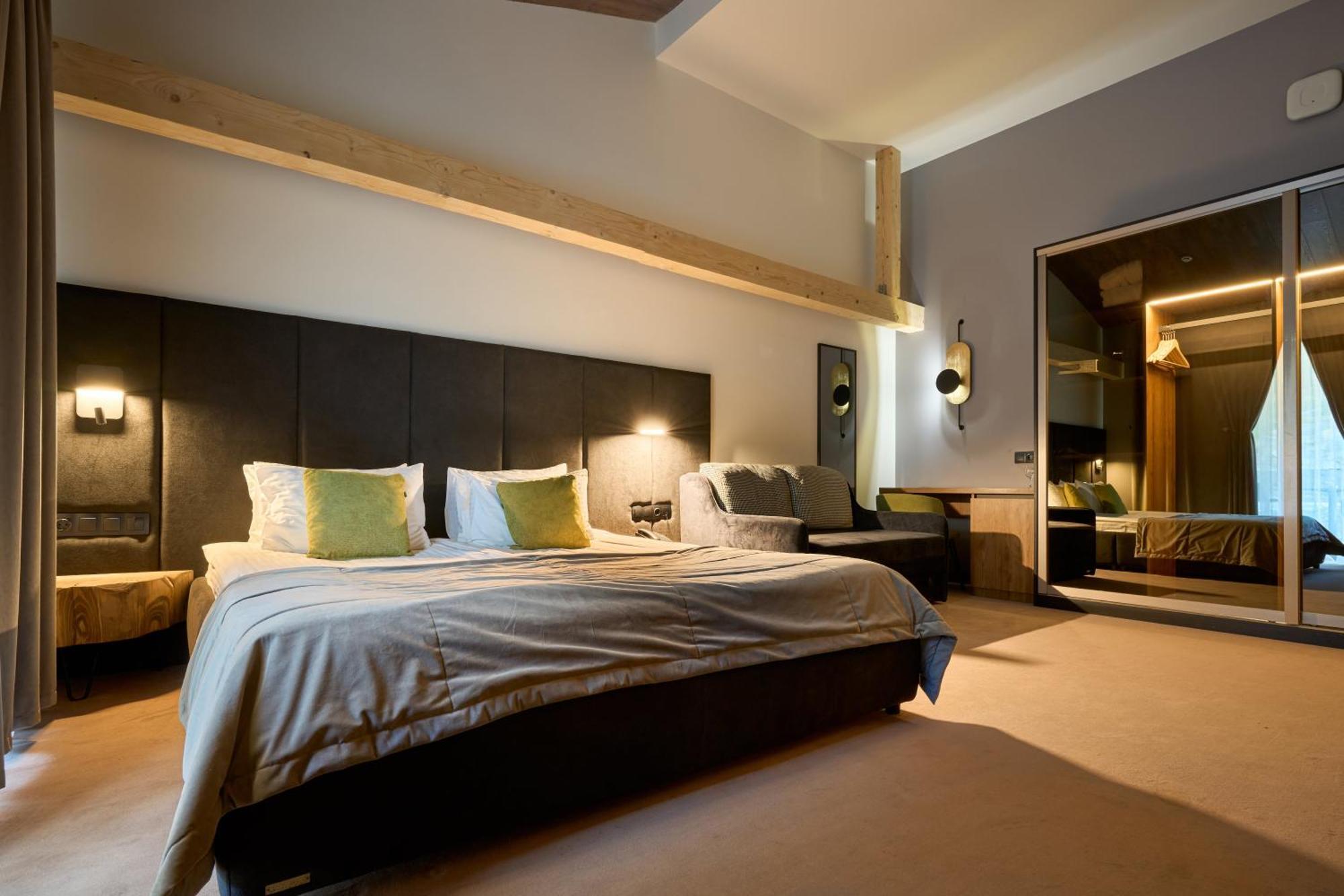 Twins Hotel & Spa บูโคเวล ภายนอก รูปภาพ
