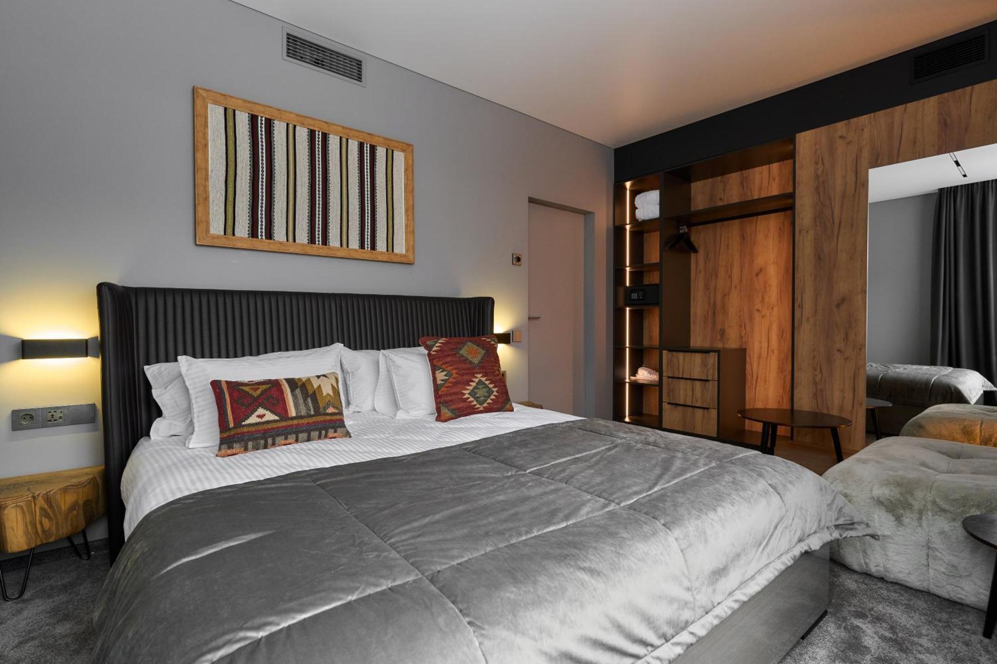 Twins Hotel & Spa บูโคเวล ภายนอก รูปภาพ